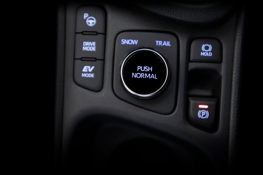 Детали интерьера Toyota Yaris Cross Hybrid 2020 года  (JP) (фото 17 из 29)